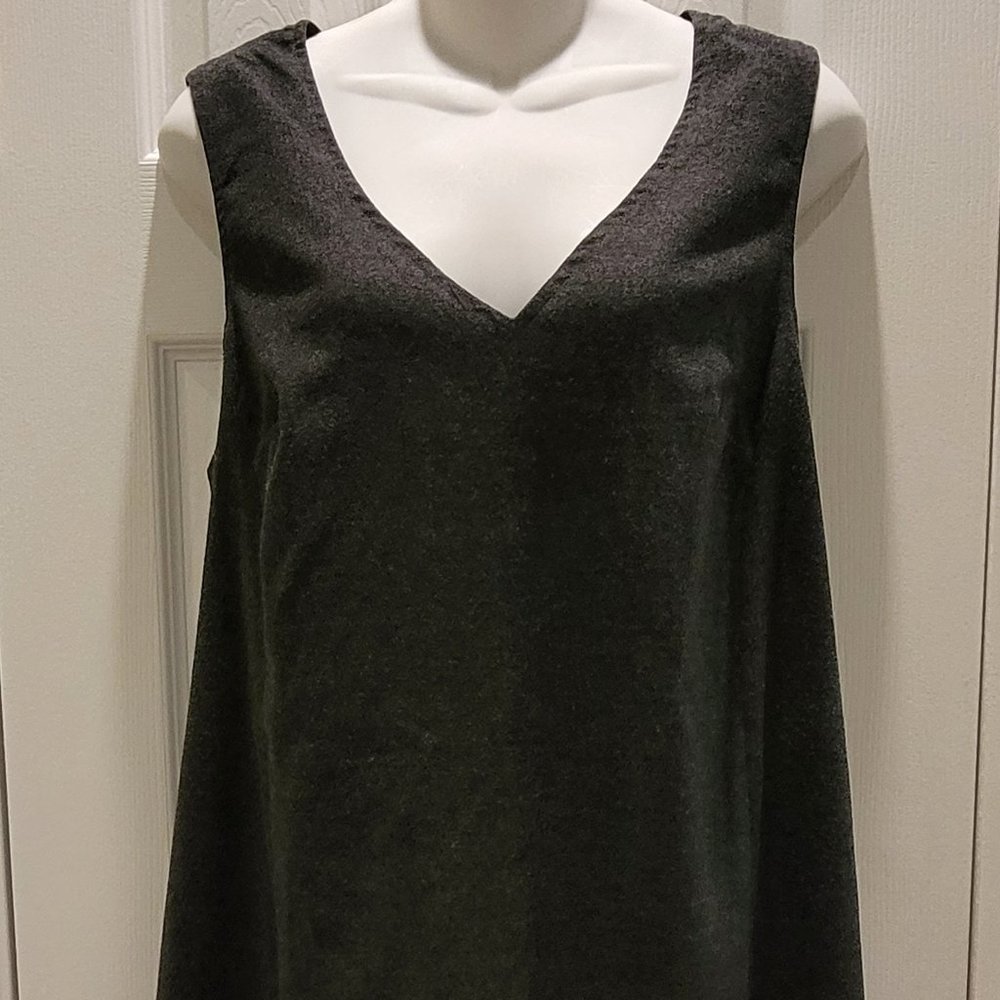 Mimi Maternity Ladies V-neck Gray Dress sz. M
